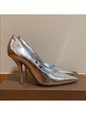 Burberry Heels Aubri Pointy Metallic Silver Croc-Embrossed Leather Pumps Size 38